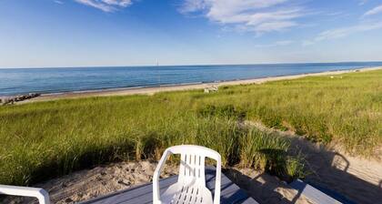 Wake up on the Beach! Classic Cape Cod Waterfront Cottage