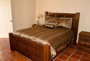 6 chambres, fer et planche à repasser, lit de bébé portatif