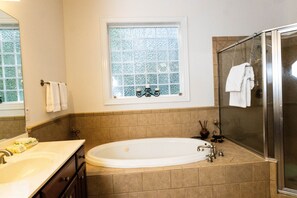 Combined shower/bathtub, jetted bath, hair dryer, towels - Luxury Secluded Family Retreat (Apex)