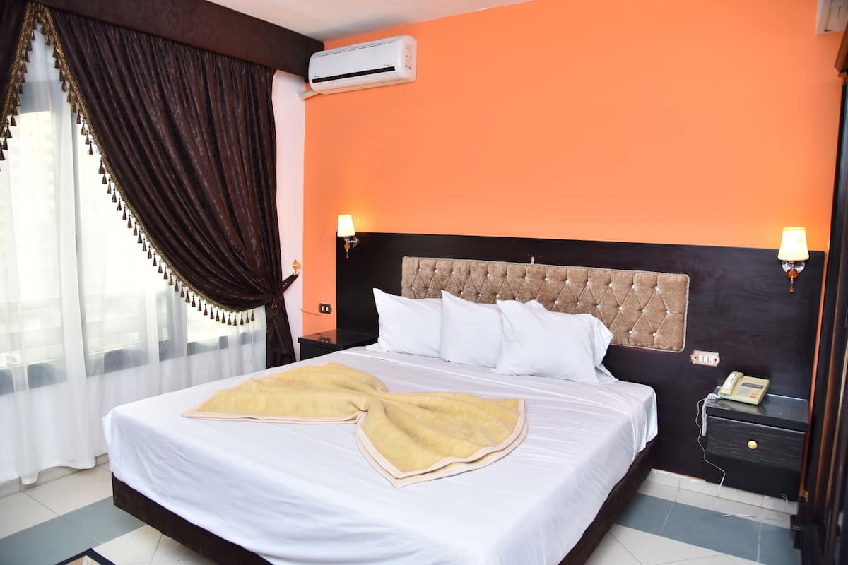In-room safe, blackout curtains, soundproofing, free WiFi
