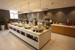 每日供应自助式早餐（每人 CNY 68）