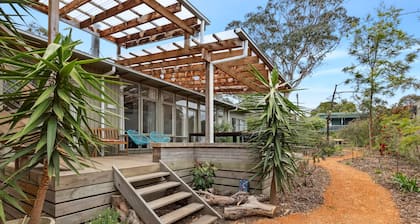 Mawson Hideaway I Pet Friendly I Walk to Shops