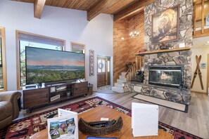 Smart-TV, peis, DVD-spiller og bordtennis