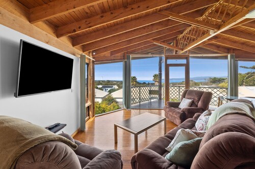 Beach Retreats I Ocean Views I Pet Friendly