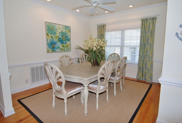 Dining - Spacious 5BR home on the Intracoastal in Sunset Beach, perfect for family getaways! (Sunset Beach)