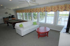 Living area - Spacious 5BR home on the Intracoastal in Sunset Beach, perfect for family getaways! (Sunset Beach)