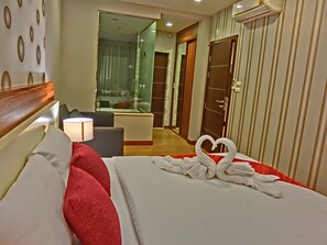 1 bedroom, iron/ironing board, internet, bed sheets