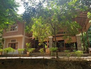 Façade de l’hébergement - soirée/nuit