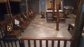 Comfort Shared Dormitory, Mixed Dorm, Accessible, Lake View | Living area