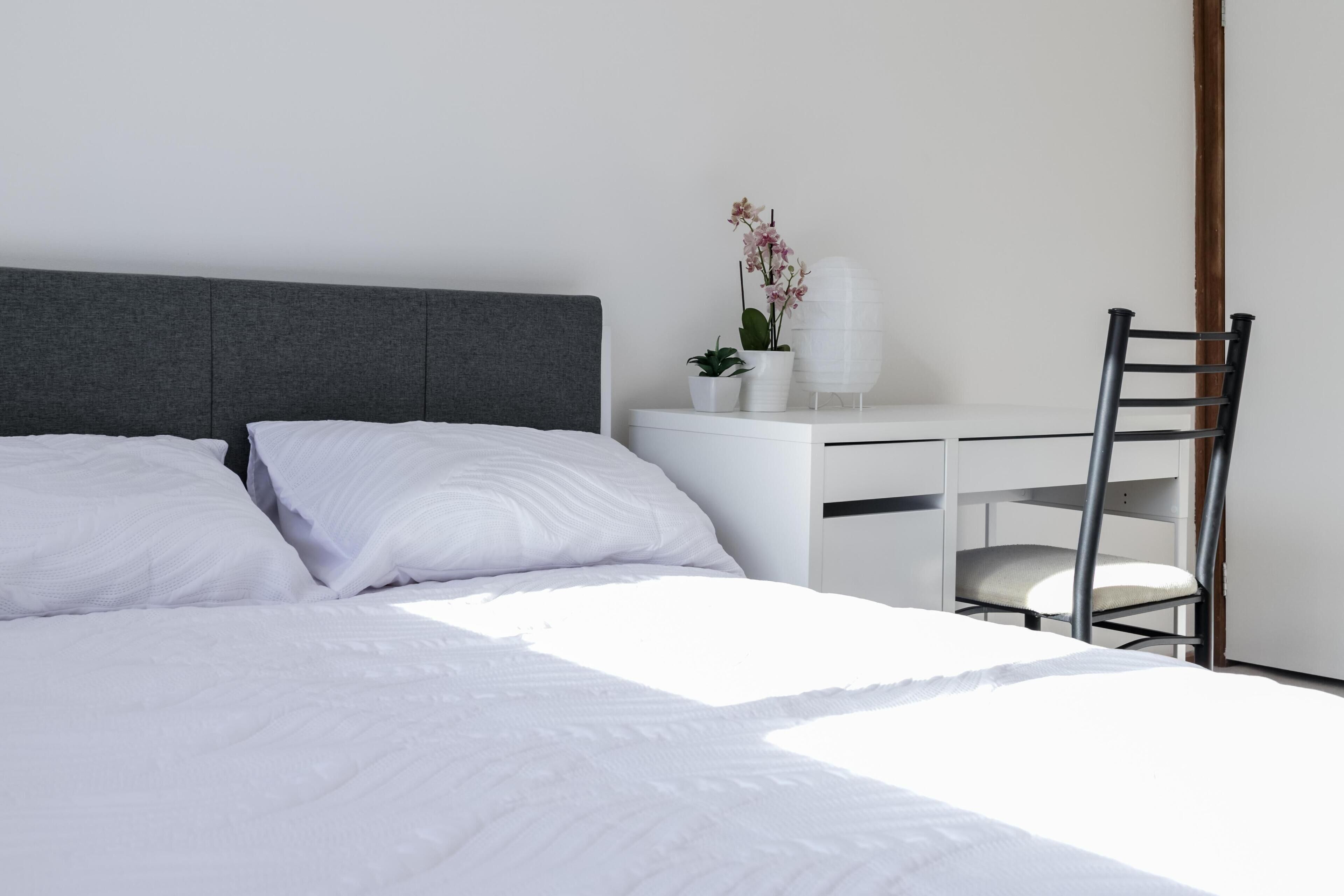 4BR 3 bath- Comfortable home near City & MCG with NETFLIX+WIFI+PARKING