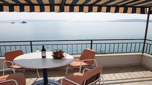 تناول الطعام بالخارج