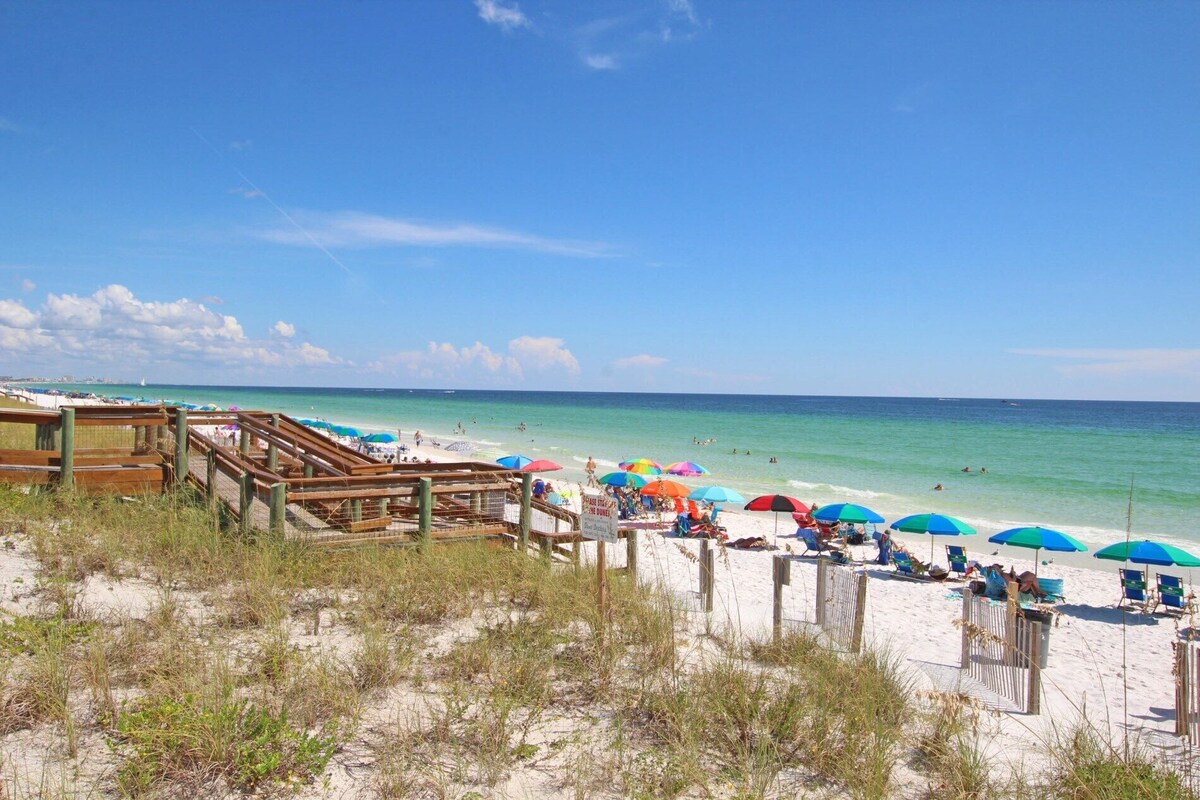 Photo 23 of Posh Sandpiper Escape: 2 King Masters + Bunks, Golf, Pickleball & Dining