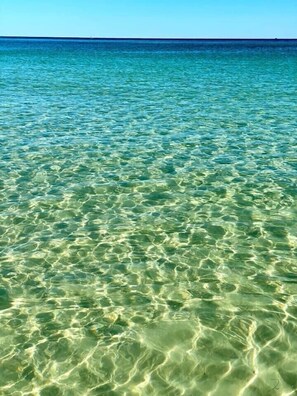 Beach nearby, sun-loungers - Modern Sandpiper Retreat: 2 King Suites + Resort Golf, Pickleball & Dining (Destin)