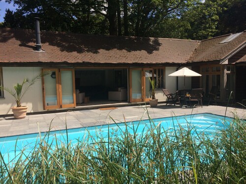 Dog Friendly Cottage with Outdoor Swimming Pool, Tennis & Table Tennis