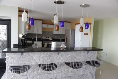 Stunning Luxury 3 Bedroom 2 1/2 bath Apartment