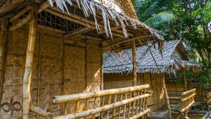 Bangalô básico, 1 cama de casal, vista parcial para o mar | Sacada