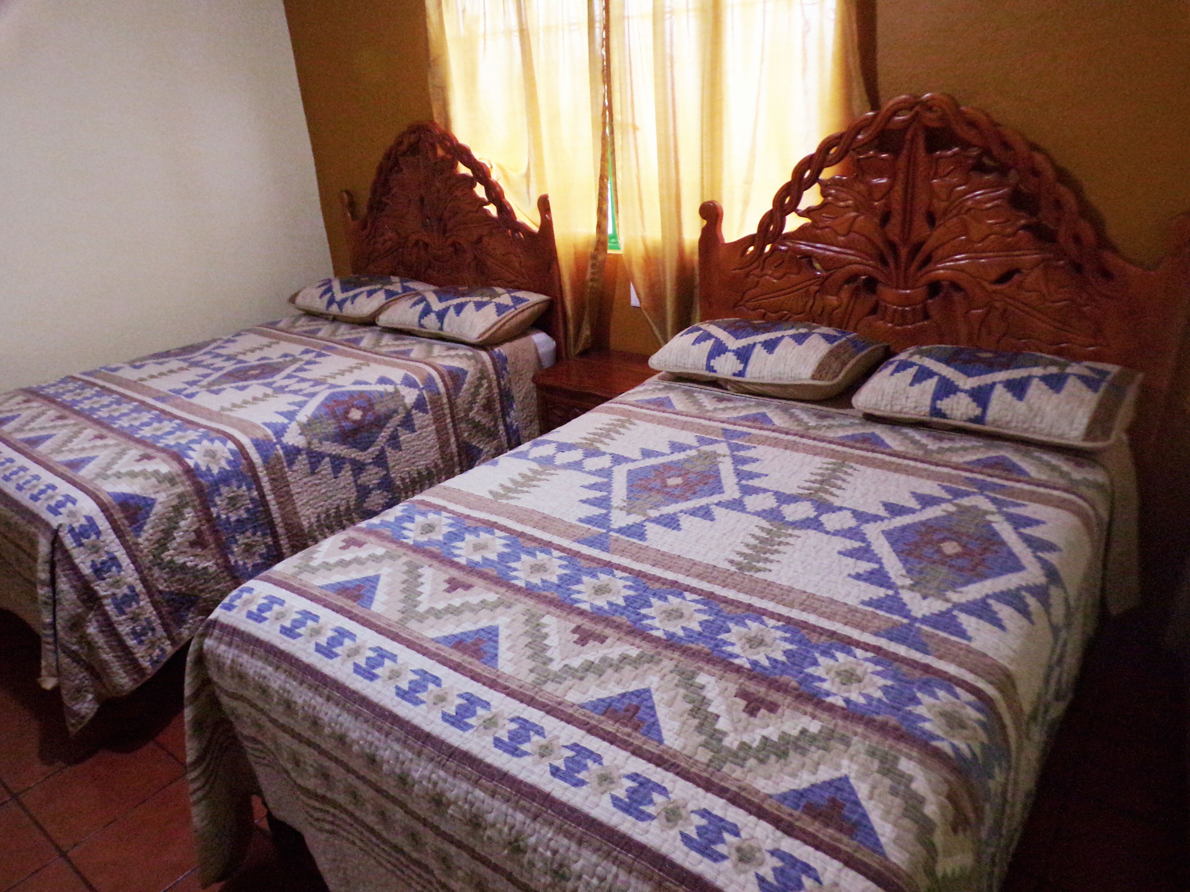 Kahden hengen perushuone (#8) | Yksilöllisesti kalustettu, pimennysverhot, ilmainen Wi-Fi, vuodevaatteet