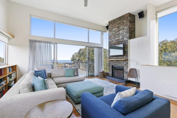 TV, peis og DVD-spiller