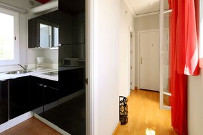 Fridge, microwave, stovetop, coffee/tea maker - 1 bedroom, private terrace (Sevilla)