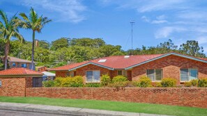 Exterior - Al Mare 6 - Easy Walk to the Beach and Air-con (Avoca Beach)