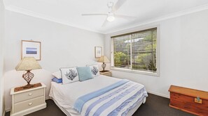 2 bedrooms, iron/ironing board, Internet, bed sheets - Al Mare 6 - Easy Walk to the Beach and Air-con (Avoca Beach)