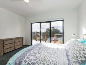4 bedrooms, iron/ironing board, WiFi
