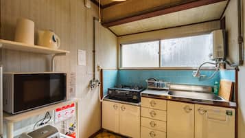 Private Vacation Home | Private kitchen | Fridge, microwave, stovetop, electric kettle