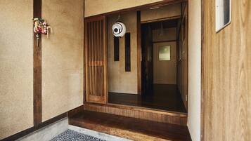 Private Vacation Home | Desk, free WiFi, bed sheets