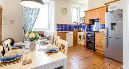 Log Fire City Center Apartment - Free logs provided