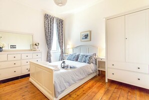 2 chambres, fer et planche à repasser, lit parapluie, Wi-Fi gratuit