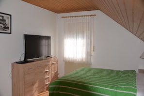Premium bedding, minibar, individually decorated, individually furnished - Mountain View Rooms (Kindsbach)