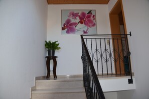 Interior entrance - Mountain View Rooms (Kindsbach)