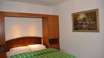 Deluxe-Apartment, 1 Schlafzimmer, Küche, Bergblick | 1 Schlafzimmer, hochwertige Bettwaren, Minibar, individuell dekoriert