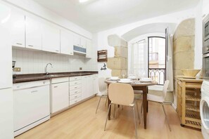 Fridge, microwave, oven, dishwasher