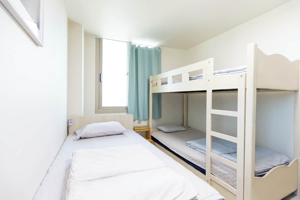 Triple Room | Blackout drapes, soundproofing, free WiFi, bed sheets