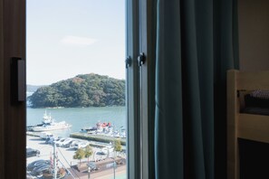 基本雙床房 | 遮光窗簾/窗簾、隔音、免費 Wi-Fi、床單