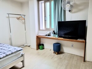 베이직룸 | 암막 커튼, 방음 설비, 무료 WiFi, 침대 시트