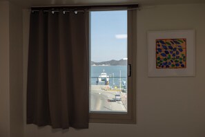 Basic Double Room | Blackout drapes, soundproofing, free WiFi, bed sheets - Wandonesia (Wando)