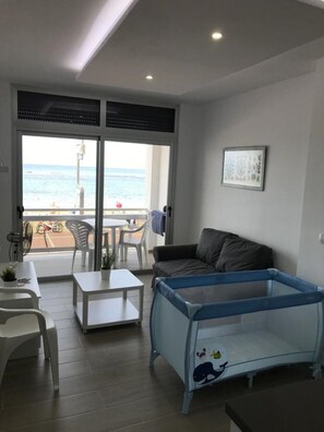 TV - Las Canteras de Gran Canaria’s seafront beachfront (Las Palmas de Gran Canaria)