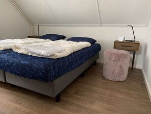 2 quartos, ferros/tábuas de passar roupa, Wi-Fi de cortesia
