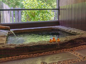 Traditionellt rum (Japanese Style, Private Hot Spring) | Badrum | Badkar och dusch, källvattenbad, gratis toalettartiklar och hårtork