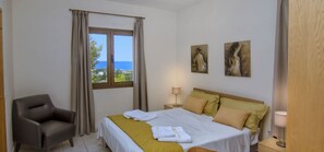 5 soverom, safe på rommet, strykejern/-brett og reiseseng for barn