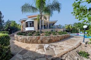 Exterior - Superb Villa in Coral Bay Paphos, with Half Cost of the HEATED POOL Nov-Mar 26 (Paphos (Pafos))