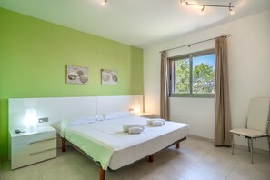 3 chambres, fer et planche à repasser, lit parapluie, Wi-Fi gratuit