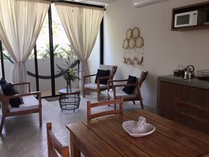 Standard Loft, 1 King Bed, City View | Living area