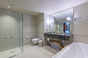 Bathroom - Seascape Apartment (Pullman 10D) (Auckland)