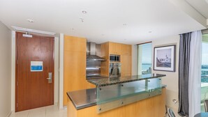 Unclassified image, 4 of 22, button - Seascape Apartment (Pullman 10D) (Auckland)