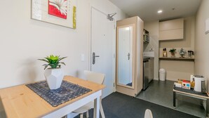 Apartment, 2 Schlafzimmer | Eigene Küche | Kühlschrank, Mikrowelle, Herdplatte, Wasserkocher
