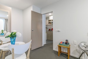 Apartment, 1 Bedroom | In-room dining