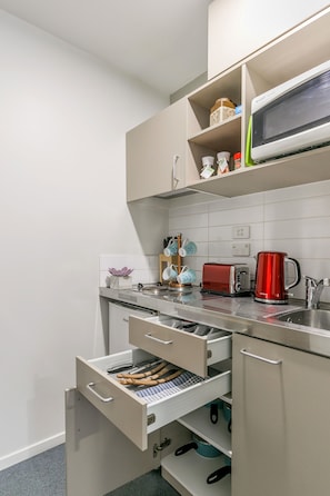 Apartment, 1 Bedroom | Private kitchen
